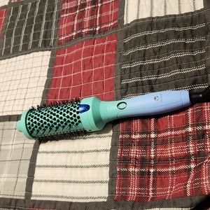 Calista blowout brush